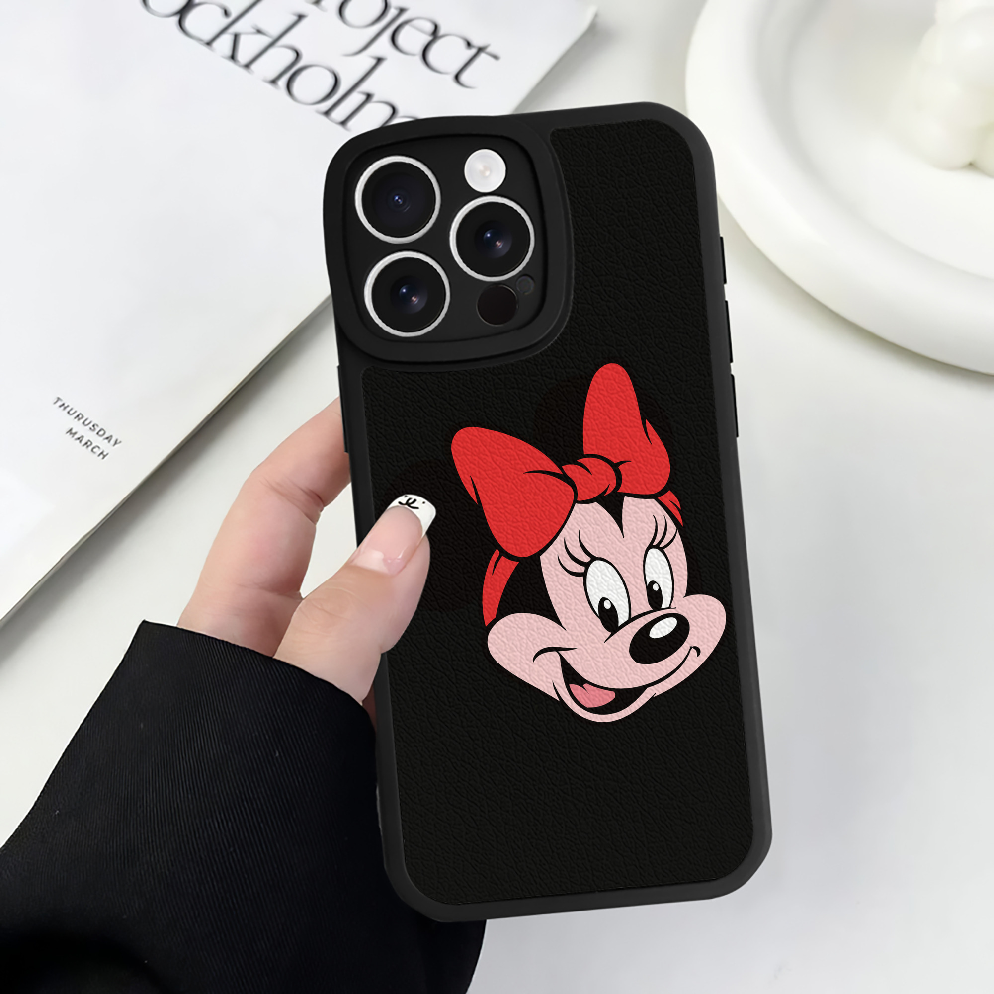 （画像用） ミッキーマウス Mickey Mouse 【iPhone 16シリーズ対応】シリコンスマホケース（レザー調） 材質：シリコン